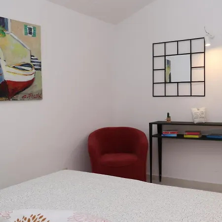 Sunny Blue Apartment *